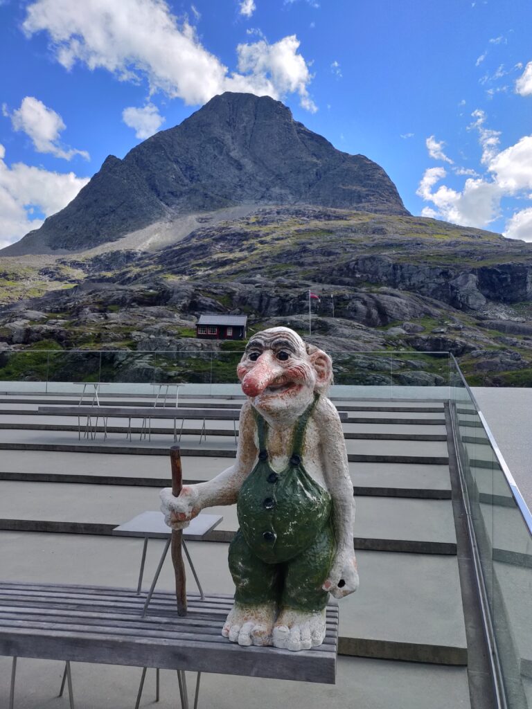 trollstigen troll