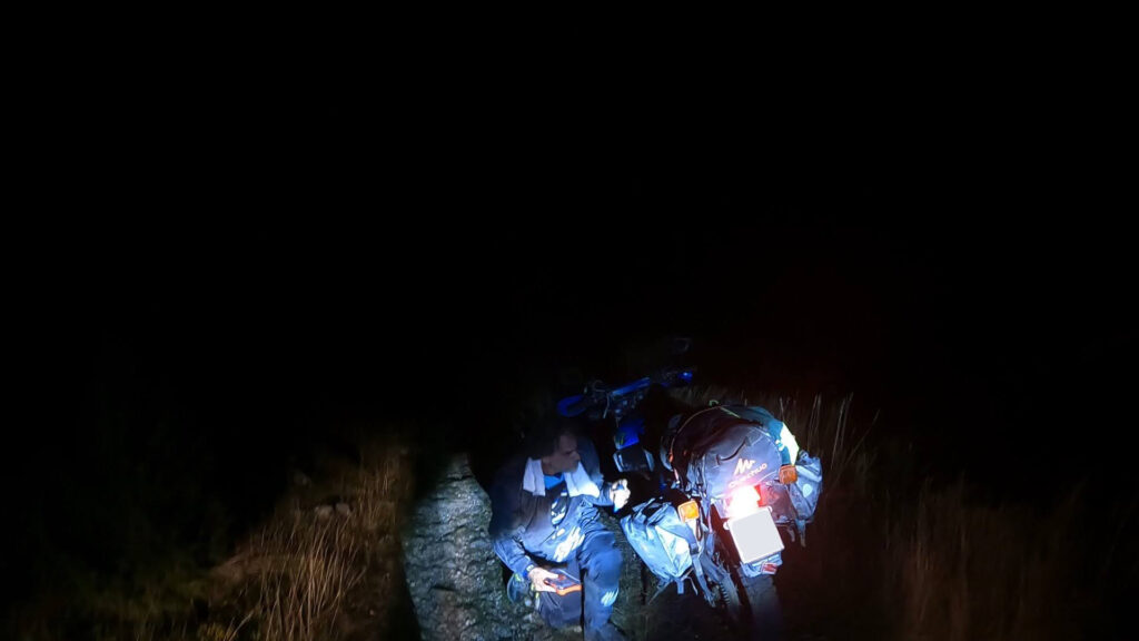 La moto di Marco che si blocca al buio su una strada sperduta in Montenegro